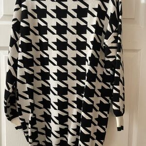Blu Pepper Black and White Houndstooth Crew Neck Sweater